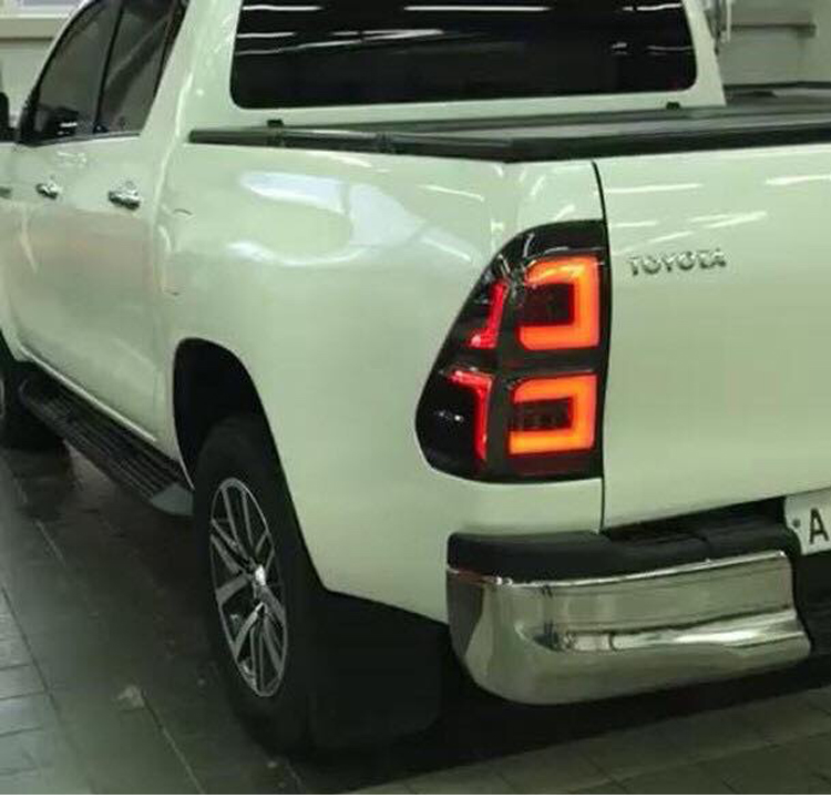 ĐÈN HẬU LED NGUYÊN BỘ HILUX REVO 2016 - 2019 MẪU SQUARE