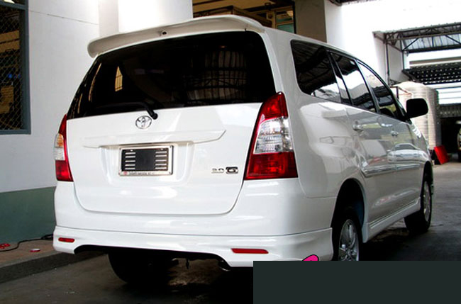 ĐUÔI GIÓ LIỀN CỐP TOYOTA INNOVA 2013